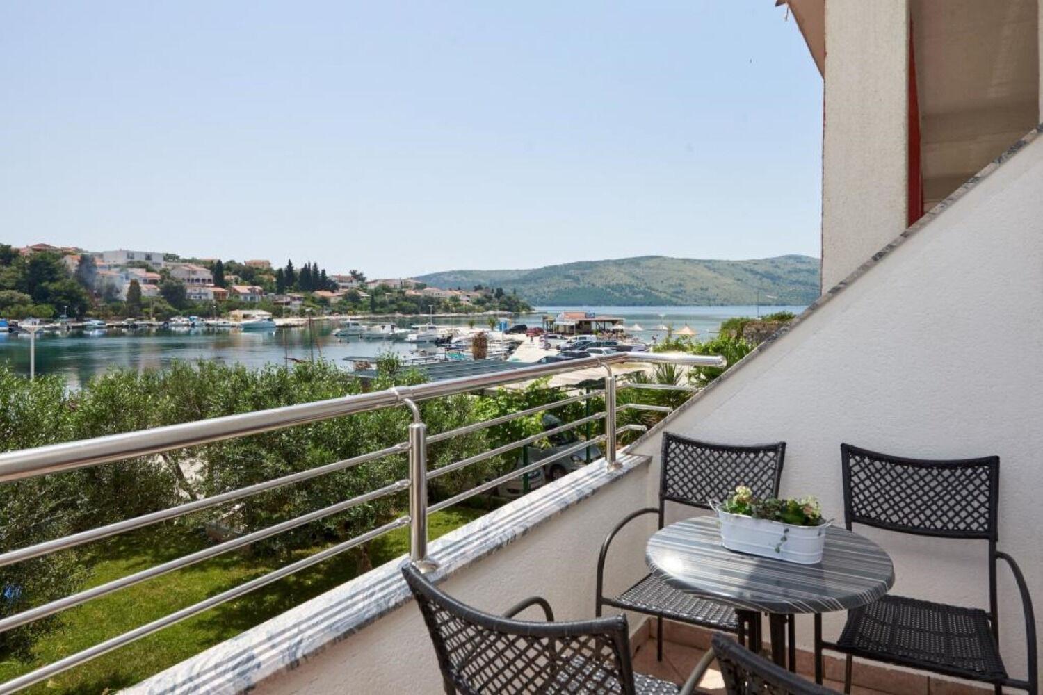 Apartments Mare - 30 M From Pebble Beach Seget Vranjica Zewnętrze zdjęcie