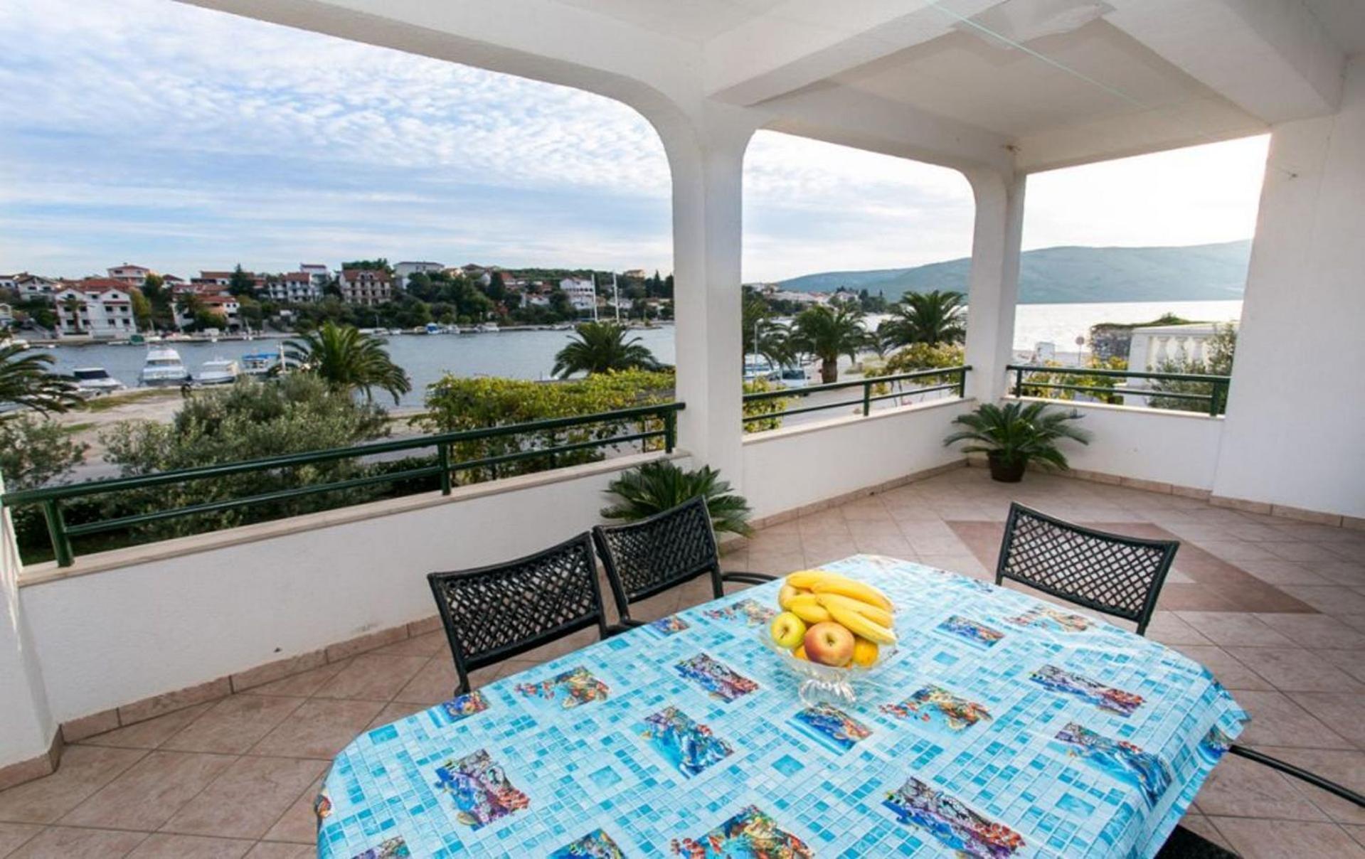 Apartments Mare - 30 M From Pebble Beach Seget Vranjica Zewnętrze zdjęcie