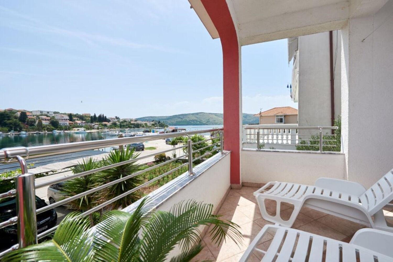 Apartments Mare - 30 M From Pebble Beach Seget Vranjica Zewnętrze zdjęcie