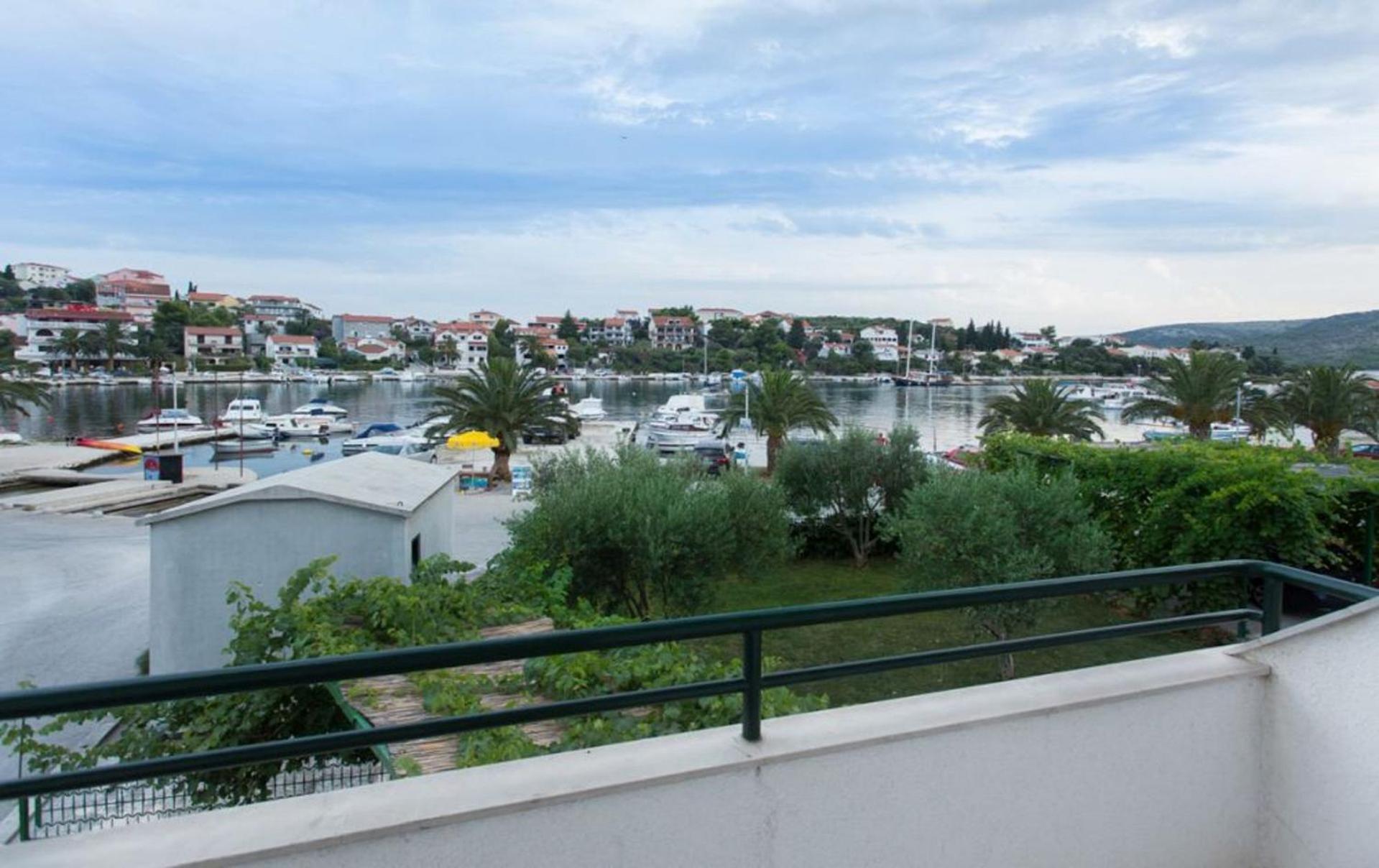 Apartments Mare - 30 M From Pebble Beach Seget Vranjica Zewnętrze zdjęcie