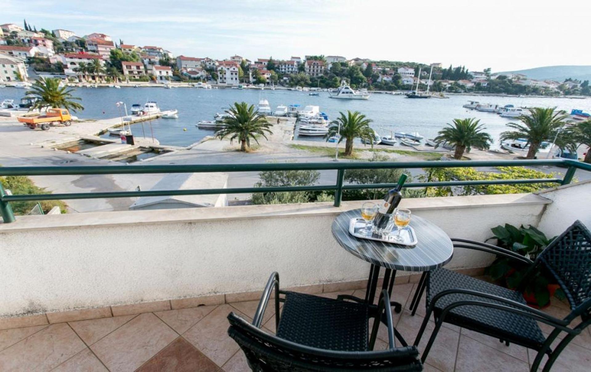 Apartments Mare - 30 M From Pebble Beach Seget Vranjica Zewnętrze zdjęcie