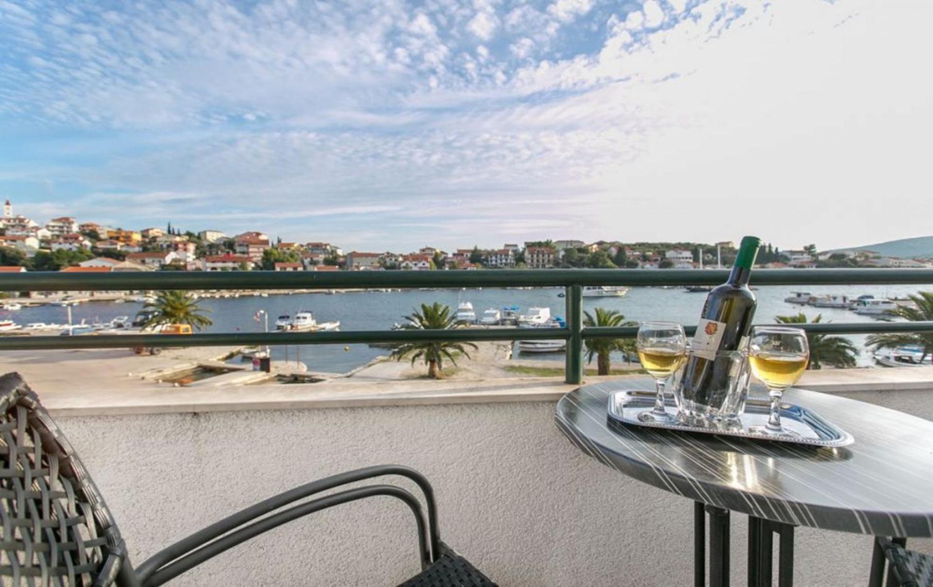 Apartments Mare - 30 M From Pebble Beach Seget Vranjica Zewnętrze zdjęcie
